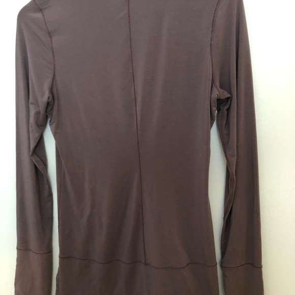 Women’s Lululemon long sleeve shirt. Size 8/10 - Picture 2 of 6